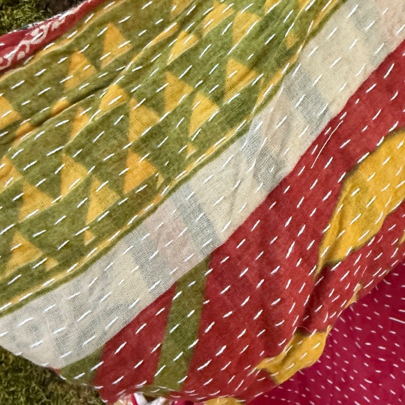 Kantha Bae Hooded Vest - Picture 8 of 8